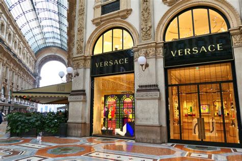 piazza einaudi 4 milano versace|versace online shop.